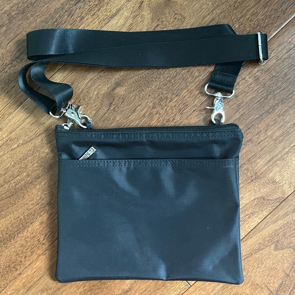 Roots water repelent bag